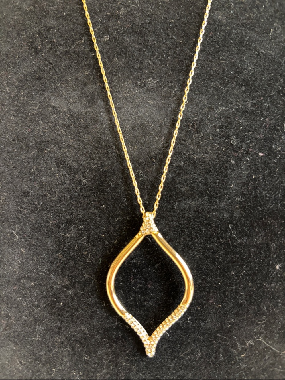 Zoetik Gold Teardrop Pendant Necklace 30” Chain